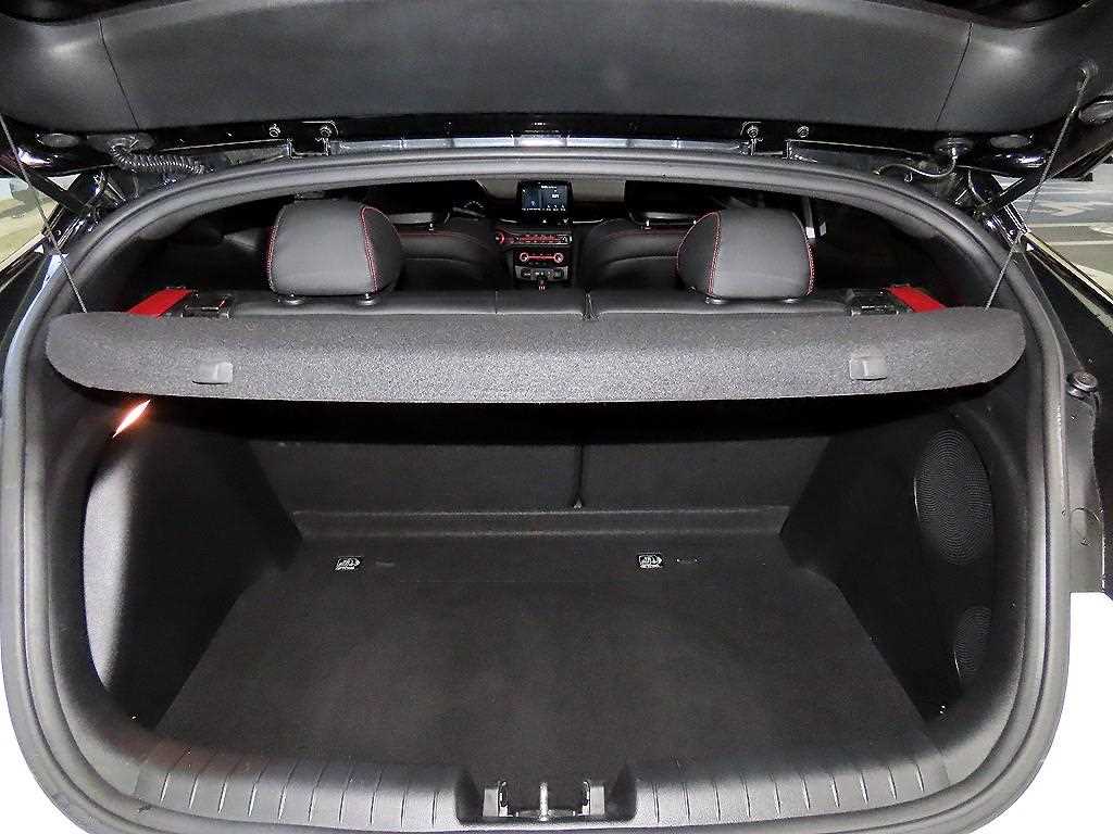 Hyundai Veloster — photo 17