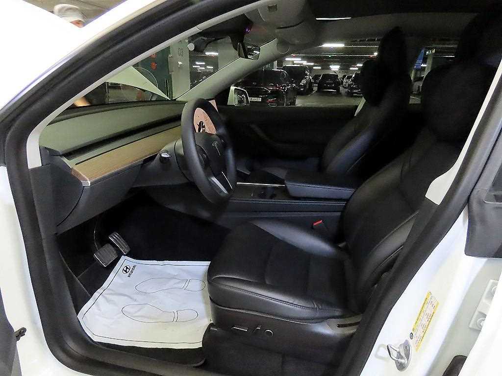 Tesla Model Y — photo 06