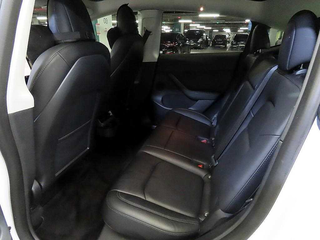 Tesla Model Y — photo 07