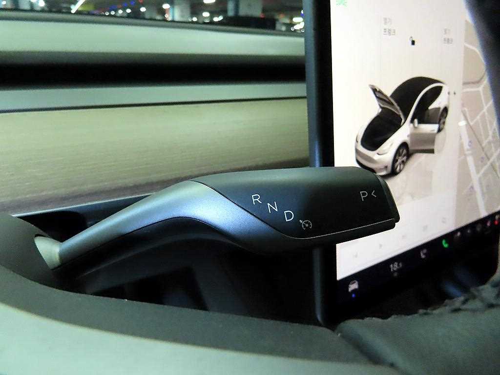 Tesla Model Y — photo 12