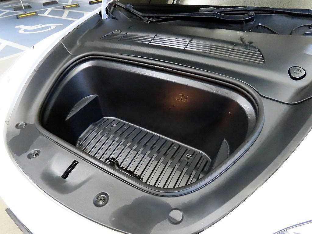 Tesla Model Y — photo 19
