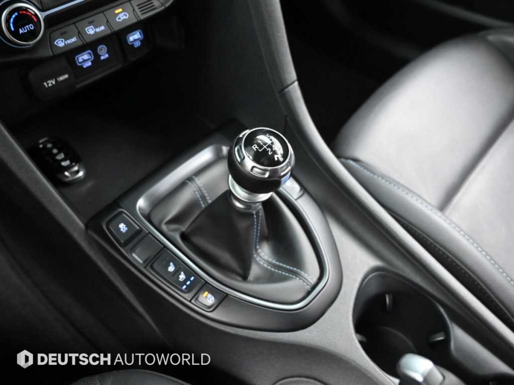 Hyundai Veloster — photo 10