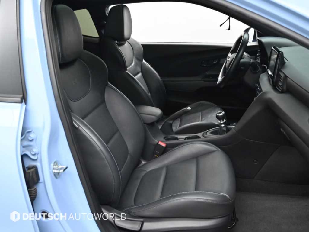 Hyundai Veloster — photo 11