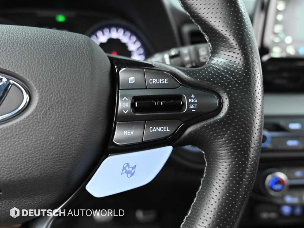 Hyundai Veloster — photo 17