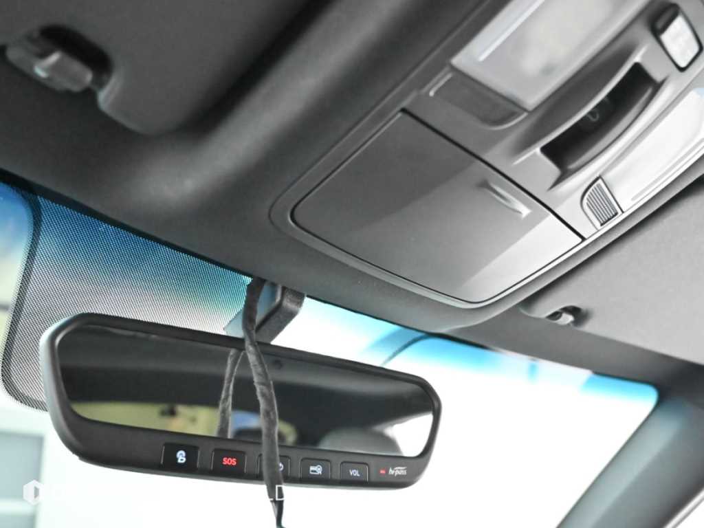 Hyundai Veloster — photo 18