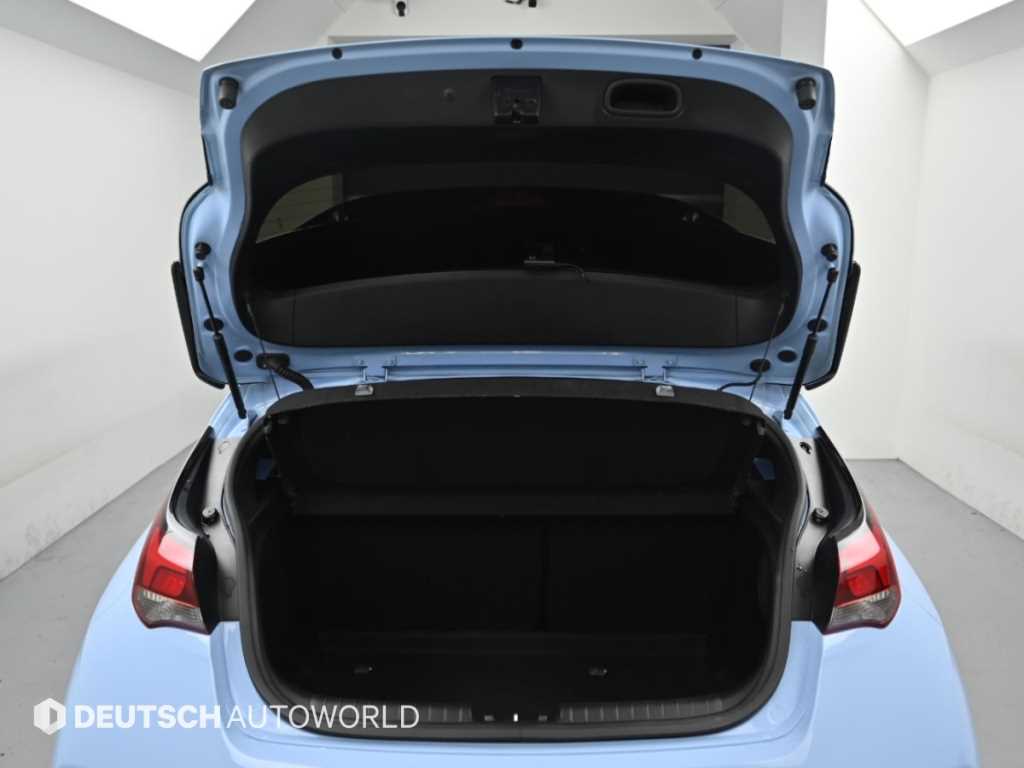 Hyundai Veloster — photo 20
