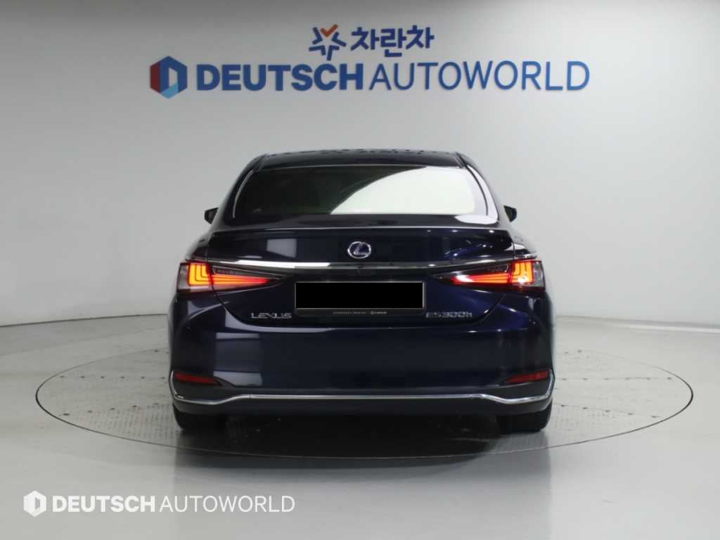 Lexus ES — photo 04
