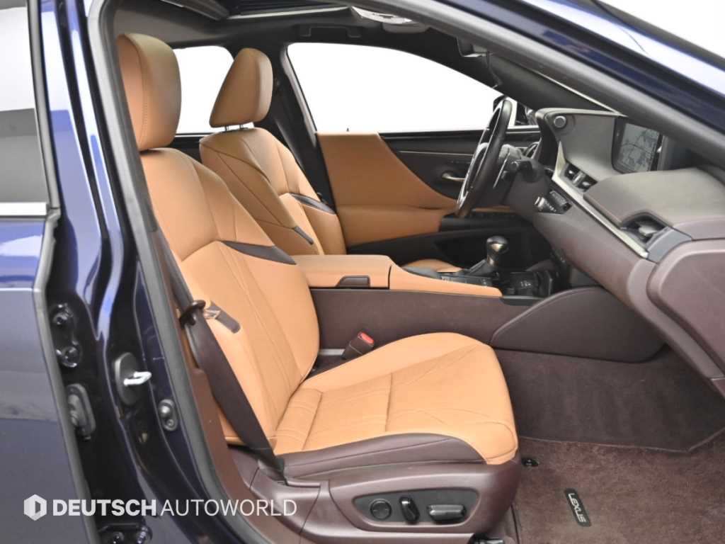 Lexus ES — photo 10