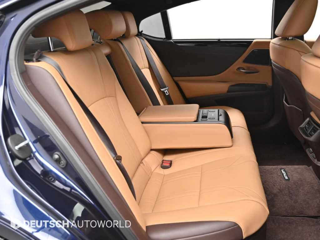Lexus ES — photo 12