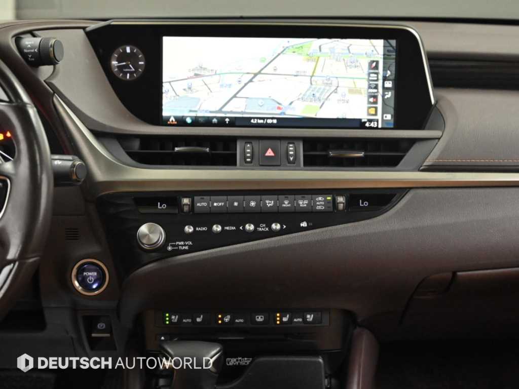 Lexus ES — photo 14