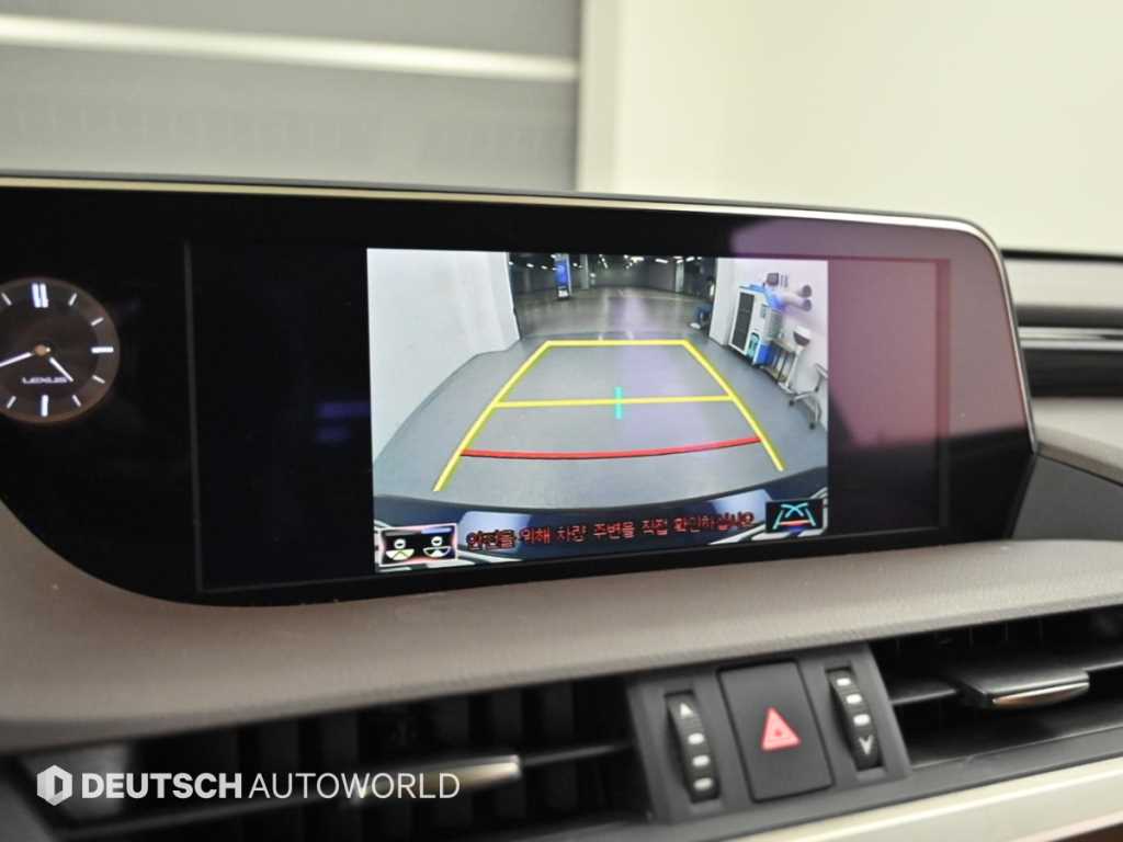 Lexus ES — photo 15
