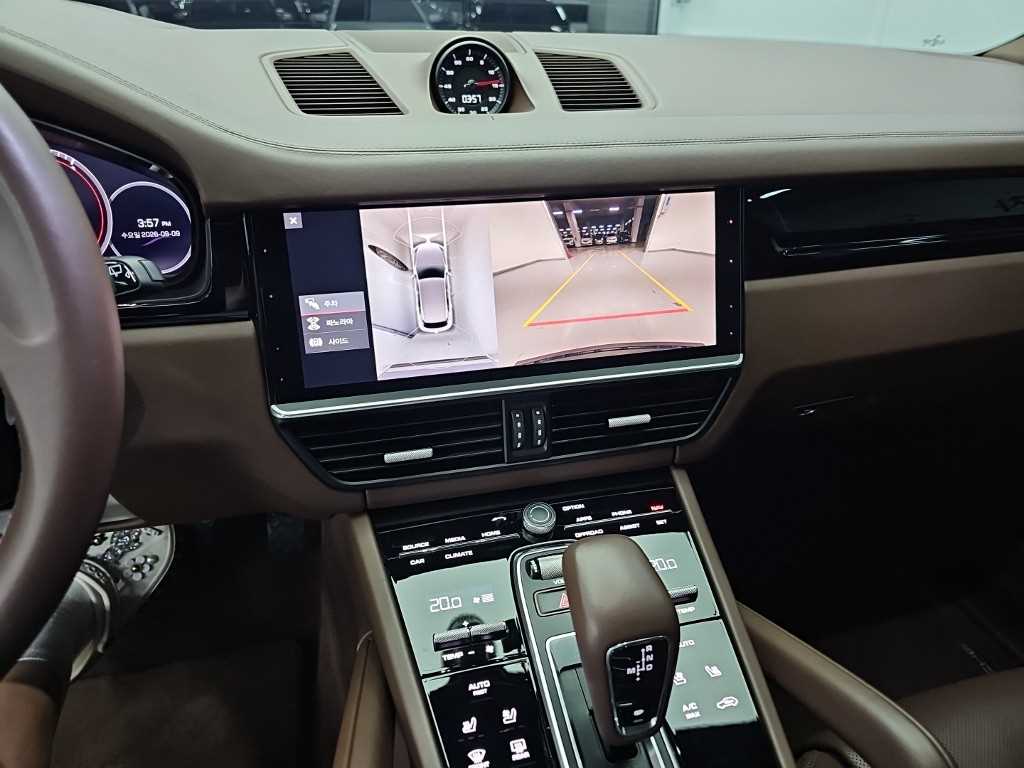 Porsche Cayenne — photo 10
