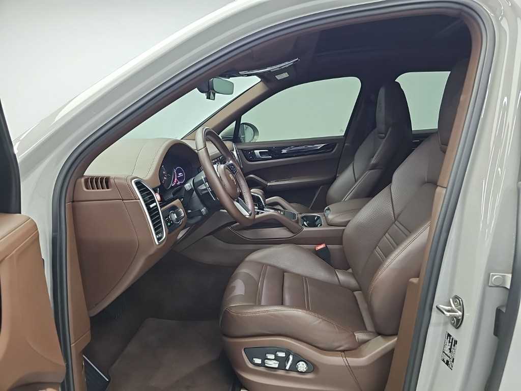 Porsche Cayenne — photo 11