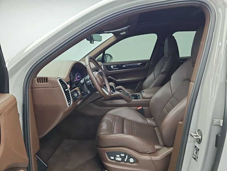 Porsche Cayenne — photo 11