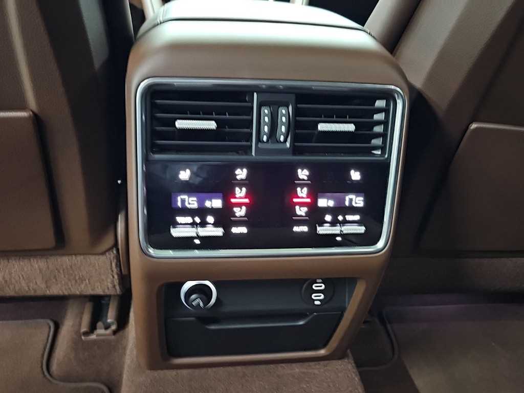 Porsche Cayenne — photo 13