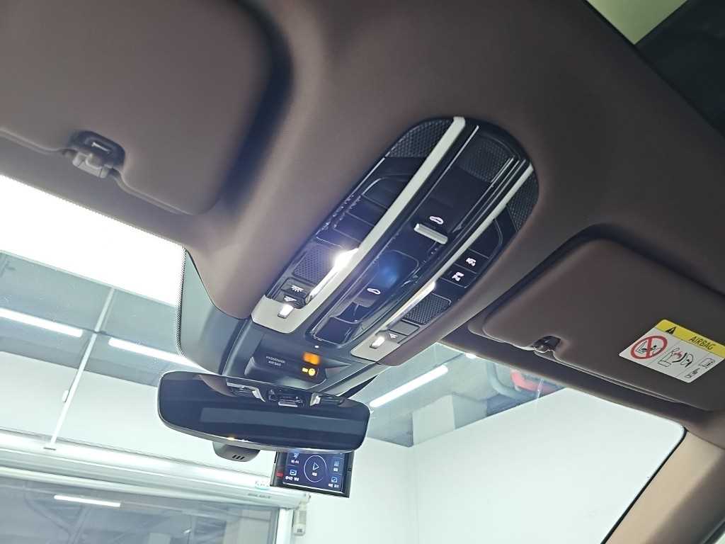 Porsche Cayenne — photo 17