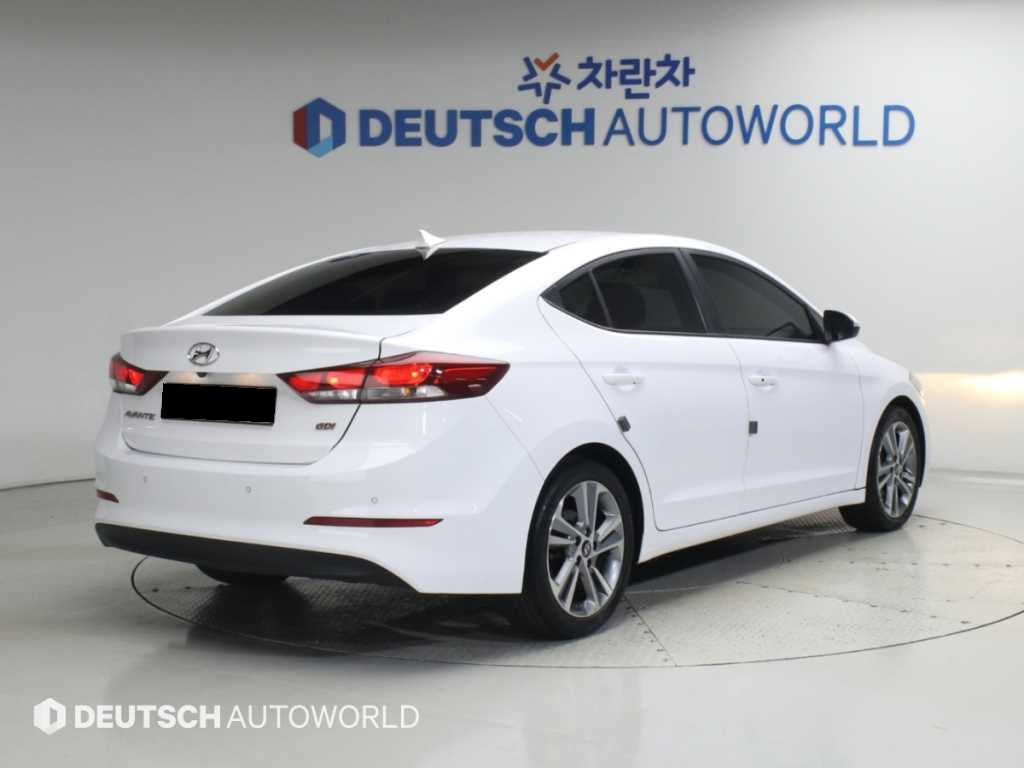 Hyundai Avante — photo 02