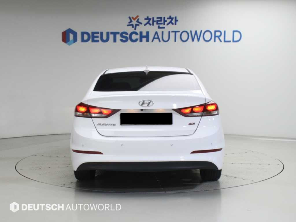 Hyundai Avante — photo 04
