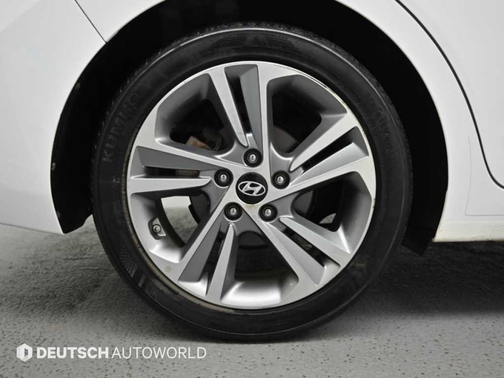 Hyundai Avante — photo 06