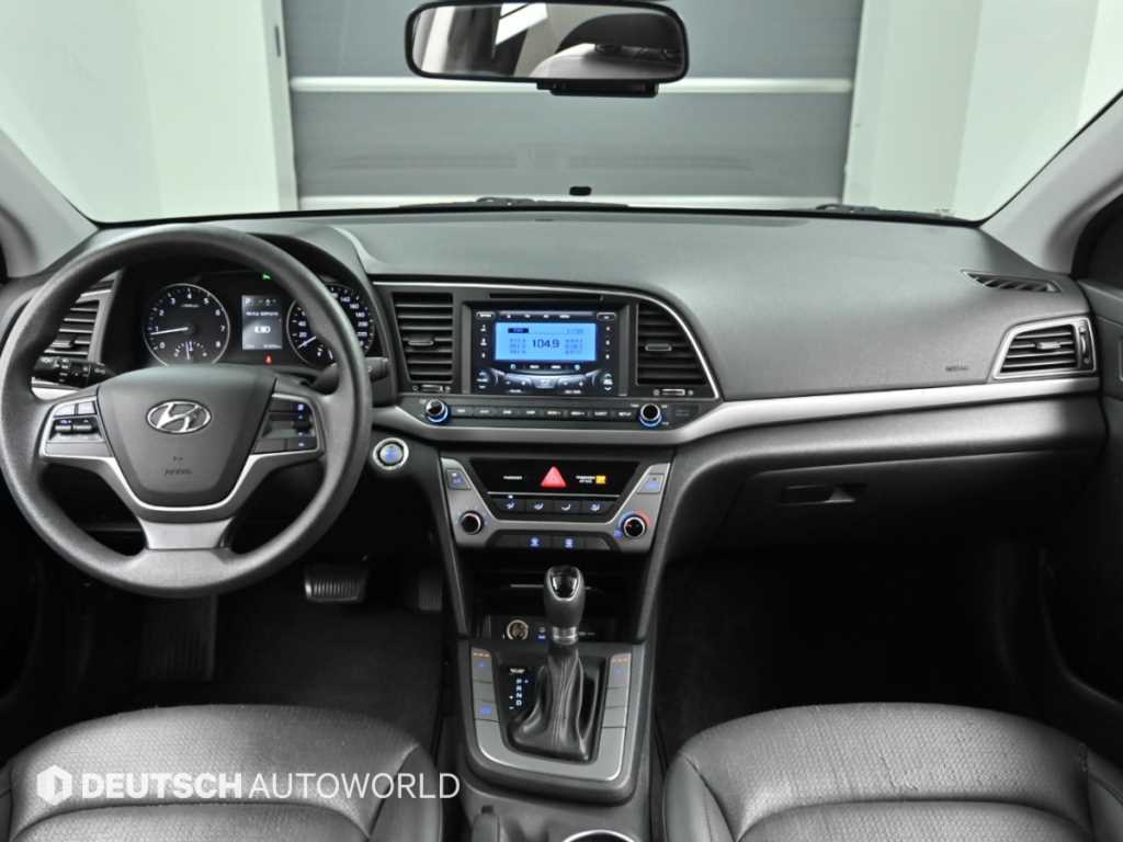 Hyundai Avante — photo 08