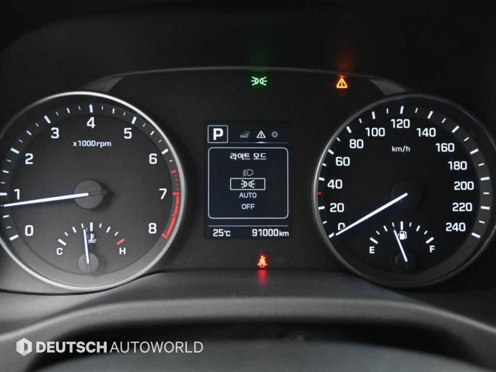 Hyundai Avante — photo 09