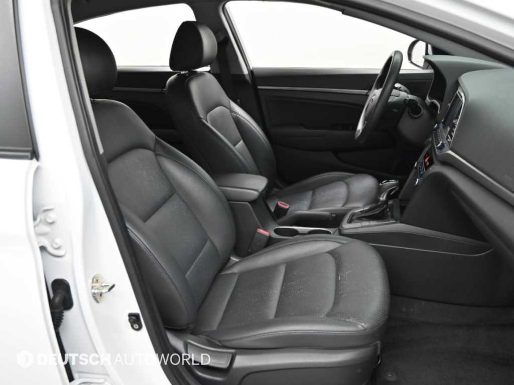 Hyundai Avante — photo 11