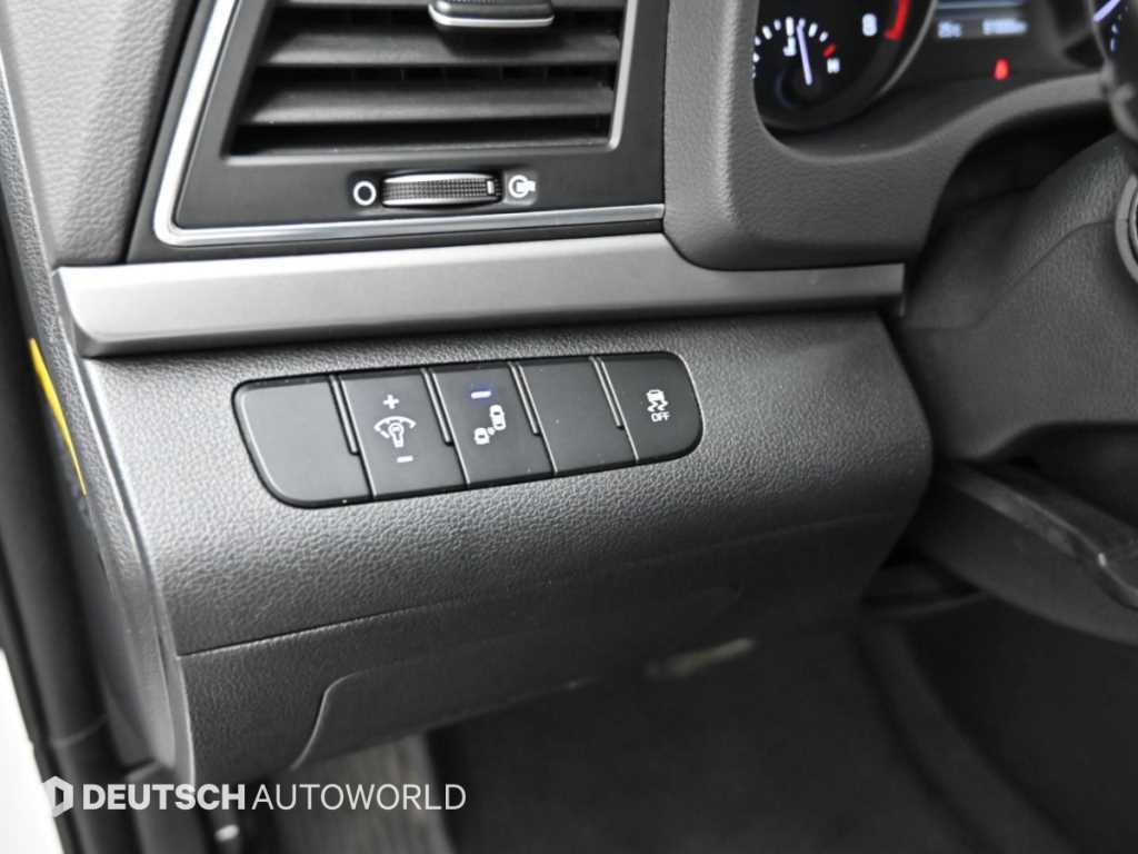 Hyundai Avante — photo 13