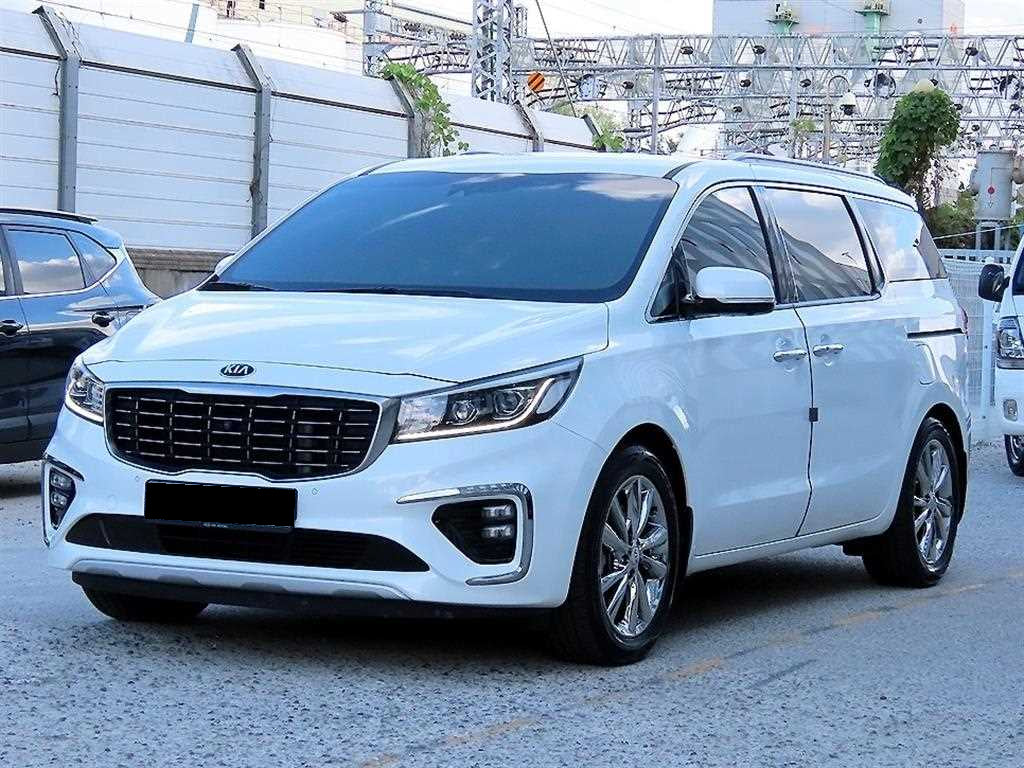 Kia Carnival — photo 01