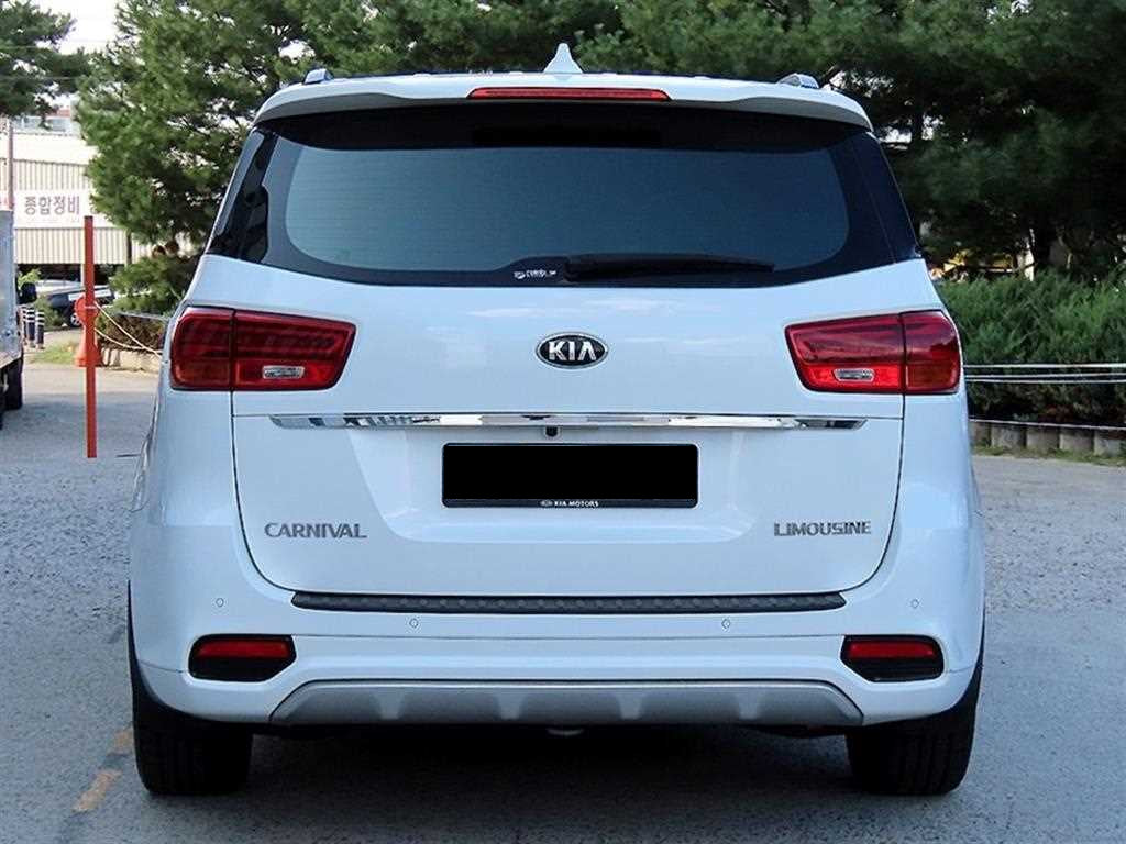 Kia Carnival — photo 04