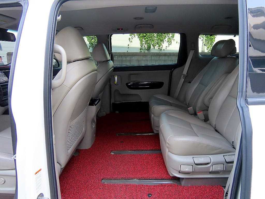 Kia Carnival — photo 06