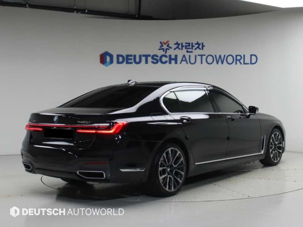 BMW 7-Series — photo 02