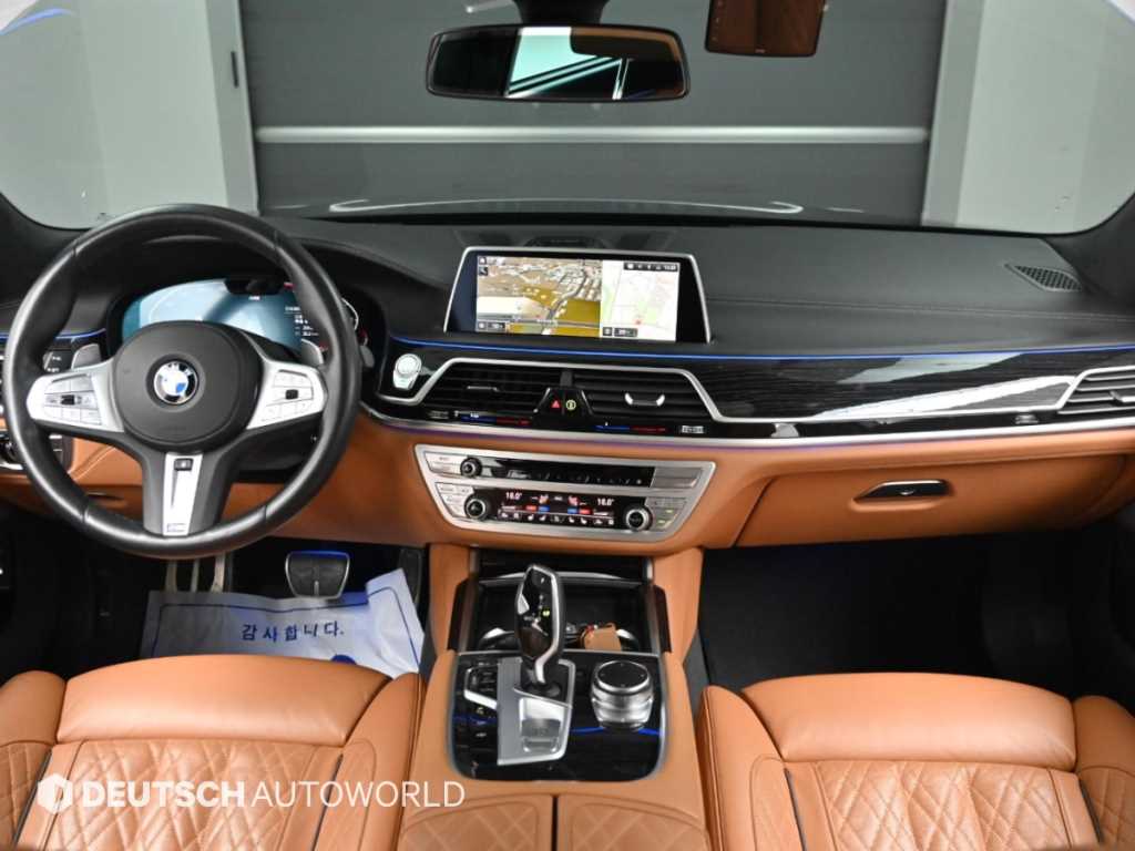 BMW 7-Series — photo 07