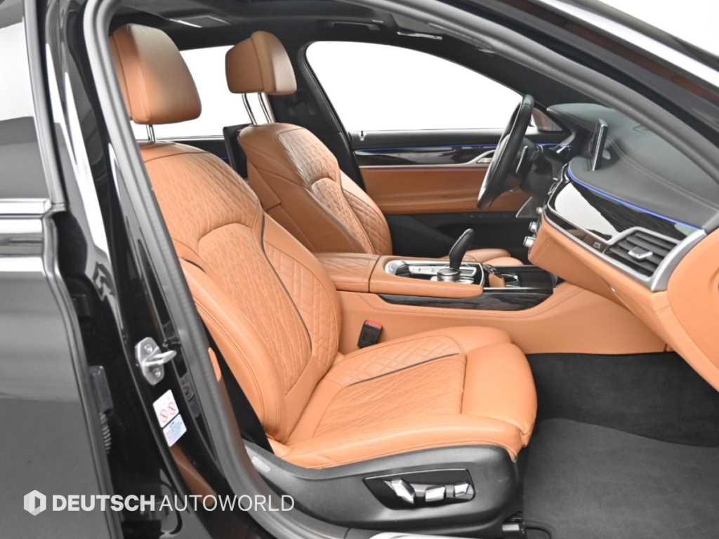 BMW 7-Series — photo 10