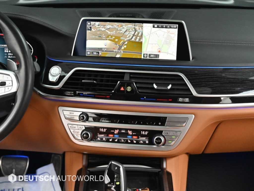 BMW 7-Series — photo 14