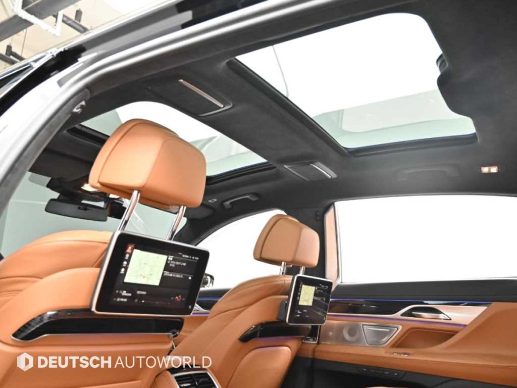 BMW 7-Series — photo 18