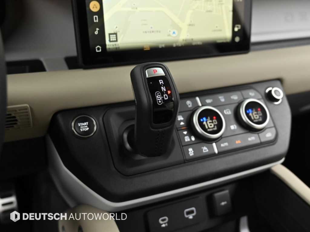 Land Rover Defender — photo 09