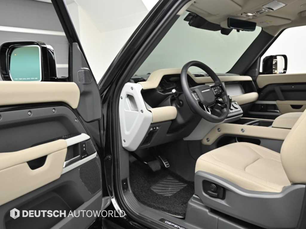 Land Rover Defender — photo 11
