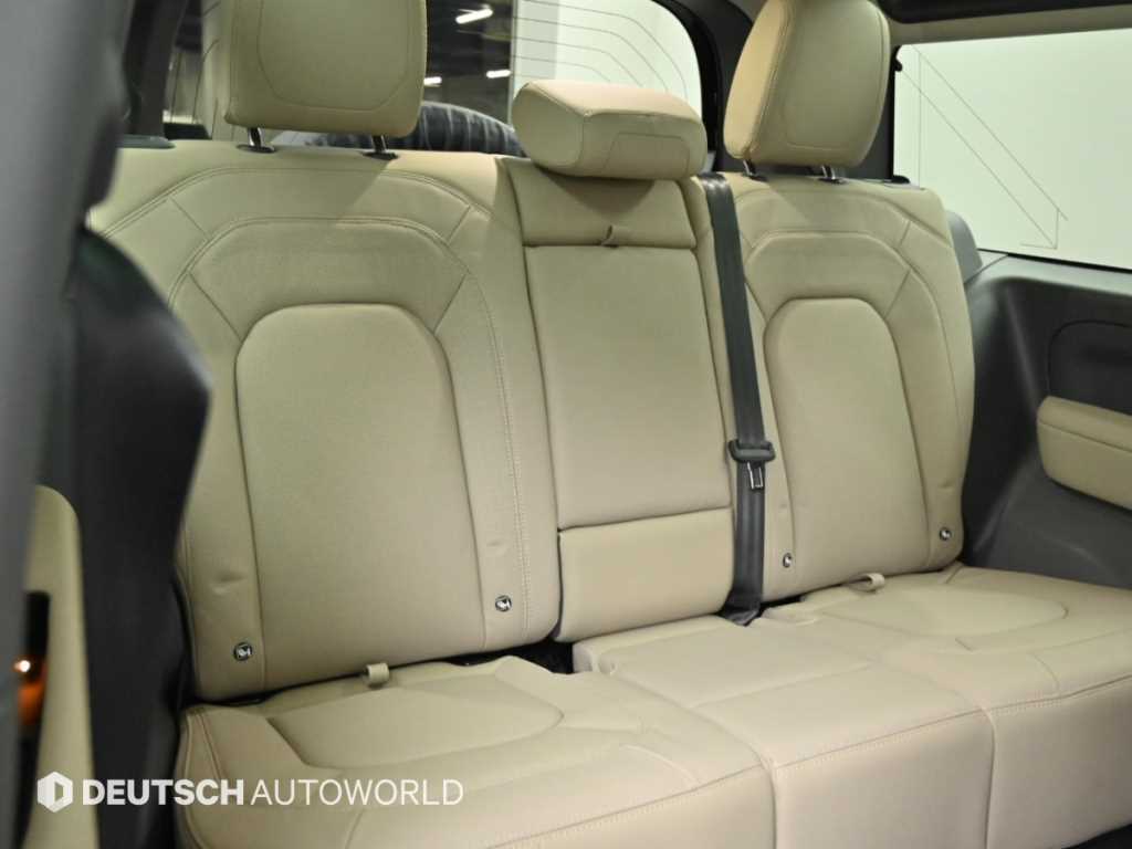 Land Rover Defender — photo 12