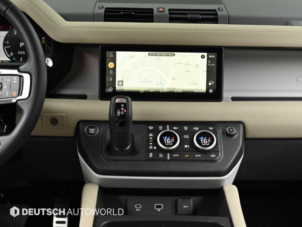 Land Rover Defender — photo 14