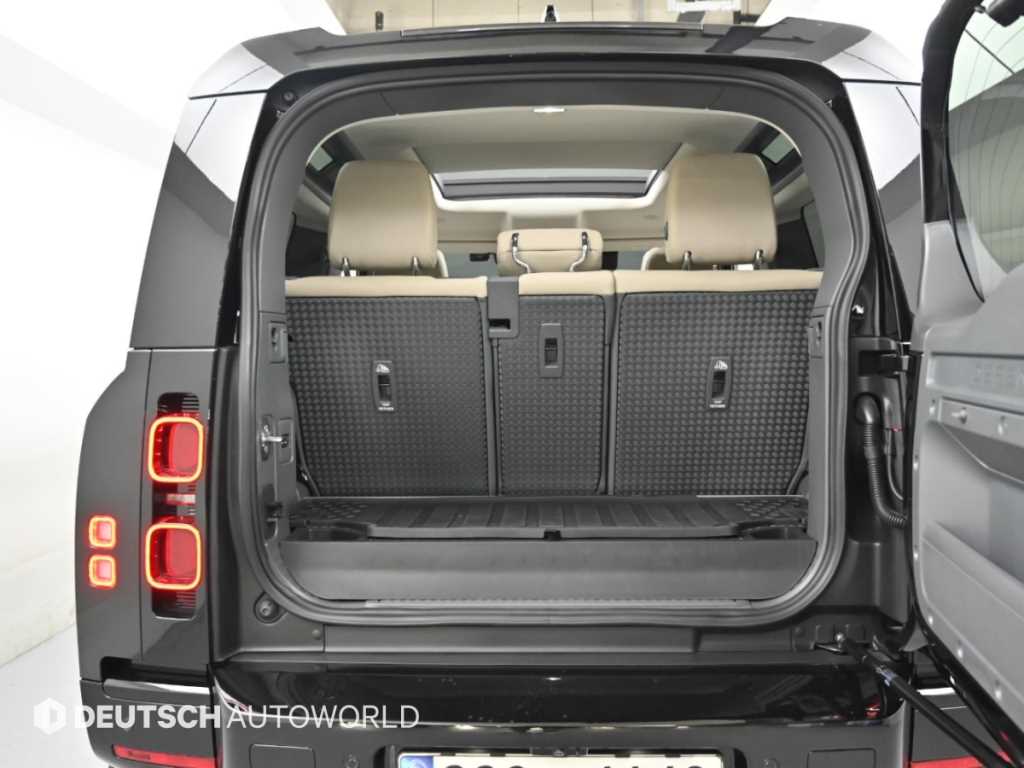 Land Rover Defender — photo 19