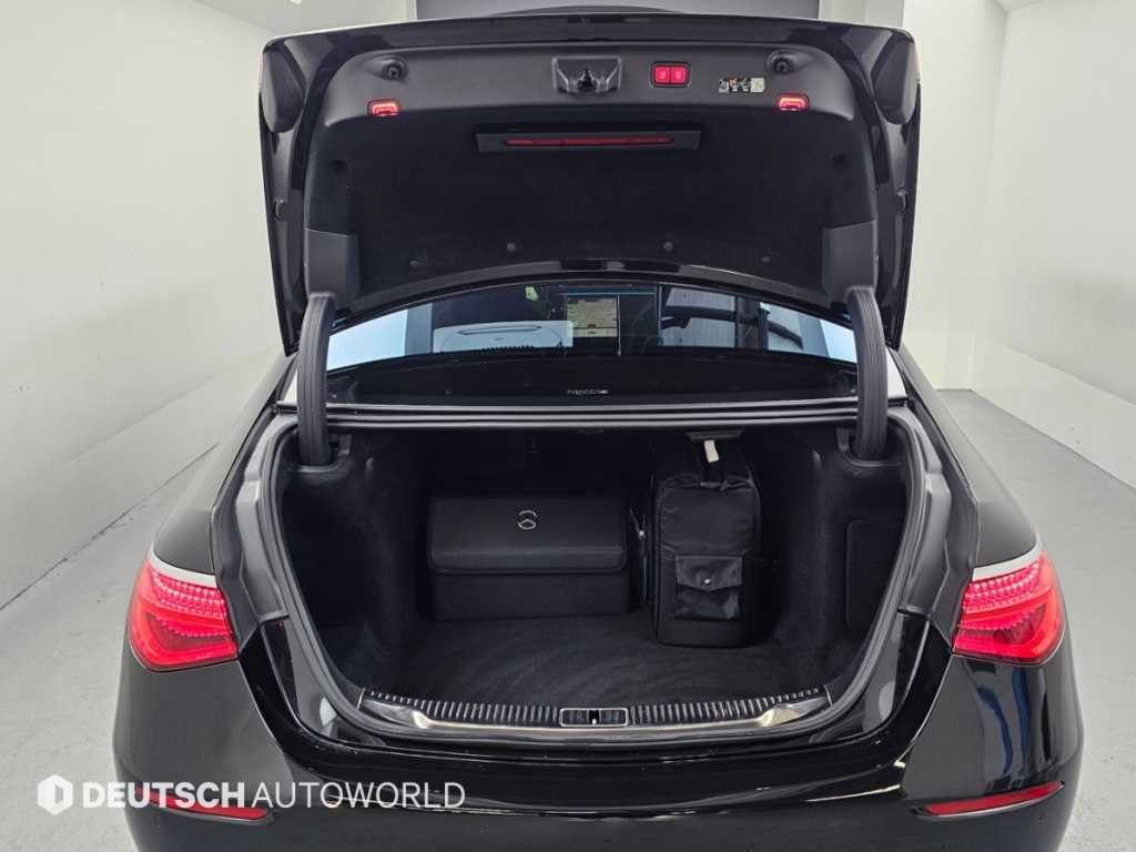 Mercedes-Benz S-Class — photo 19