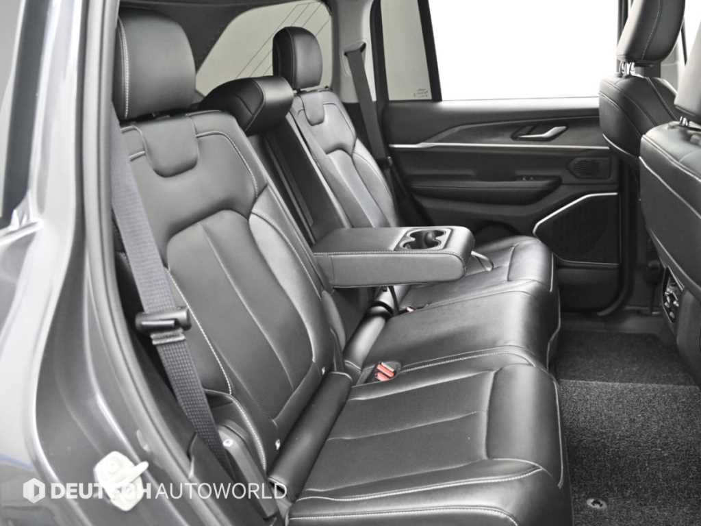 Jeep Cherokee — photo 12