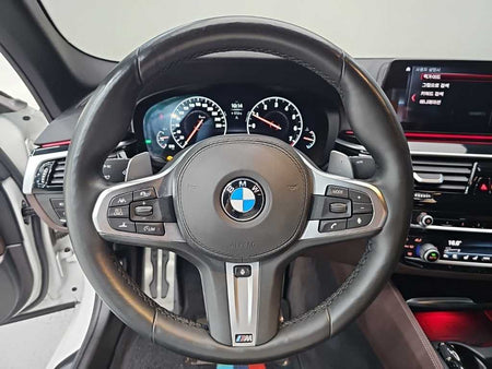 BMW 5-Series — photo 09