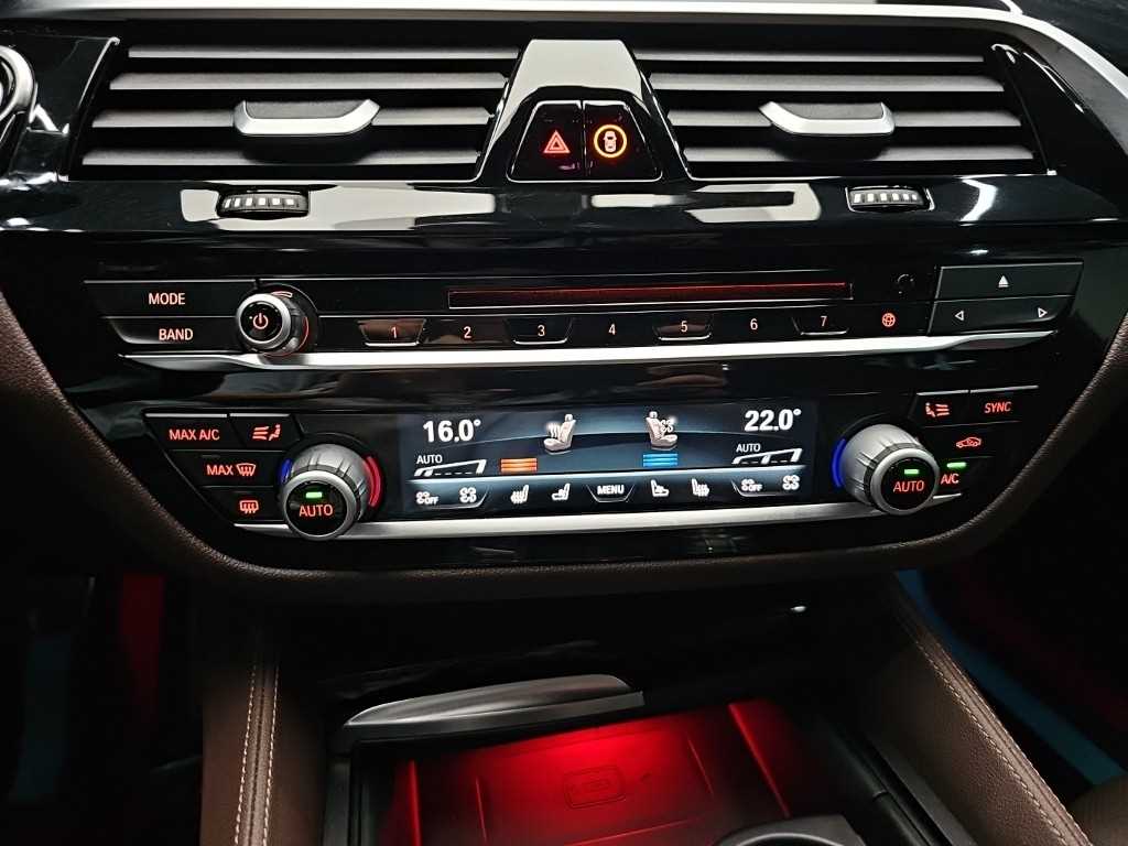 BMW 5-Series — photo 10