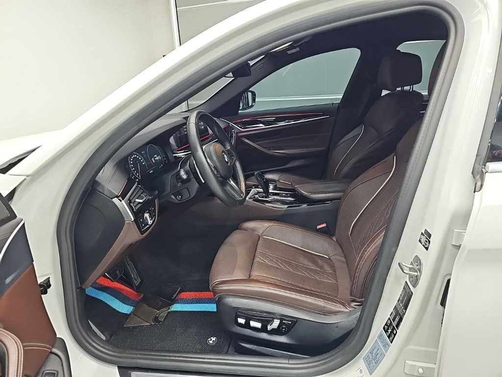 BMW 5-Series — photo 11