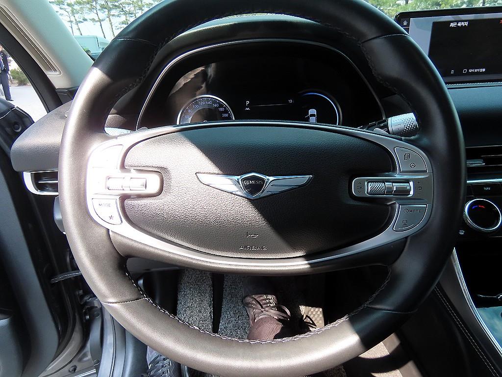 Genesis GV80 — photo 08