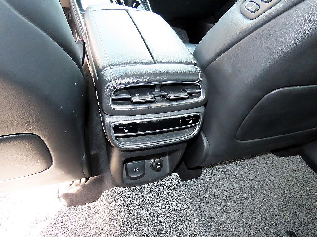 Genesis GV80 — photo 16