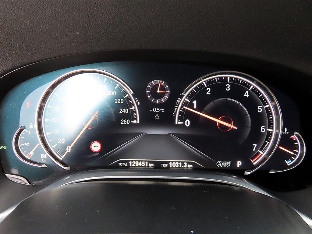 BMW 7-Series — photo 09
