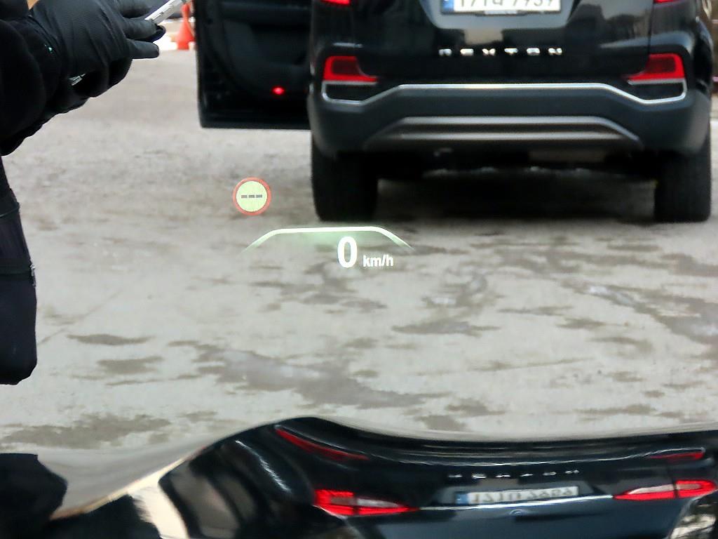 BMW 7-Series — photo 10