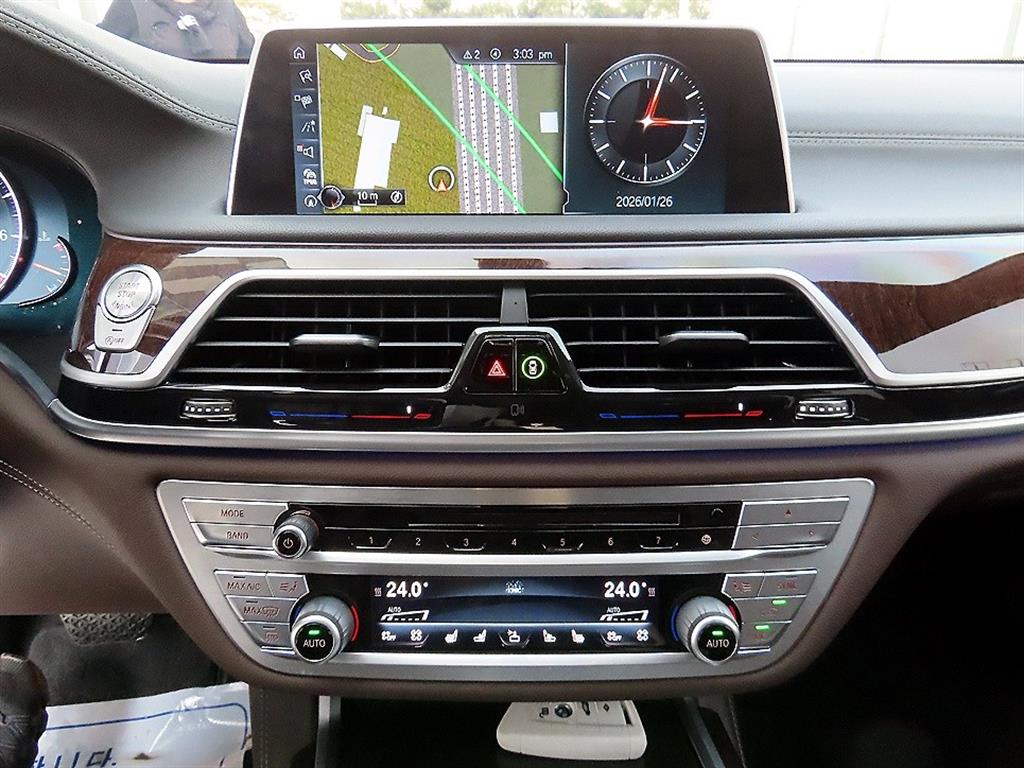 BMW 7-Series — photo 12